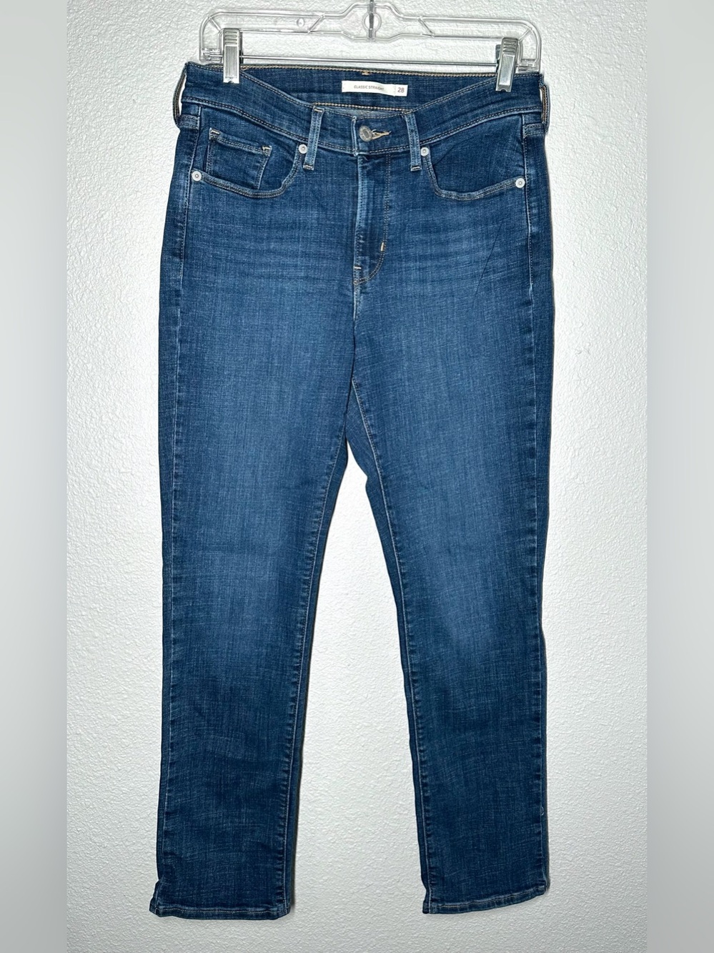 Levi’s Women’s Classic Straight Jeans Medium Wash Stretch Denim Size 28